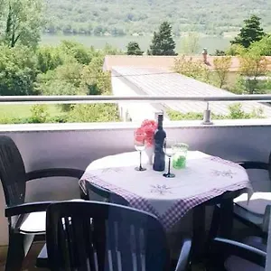 Nevistic Apartman Tribalj
